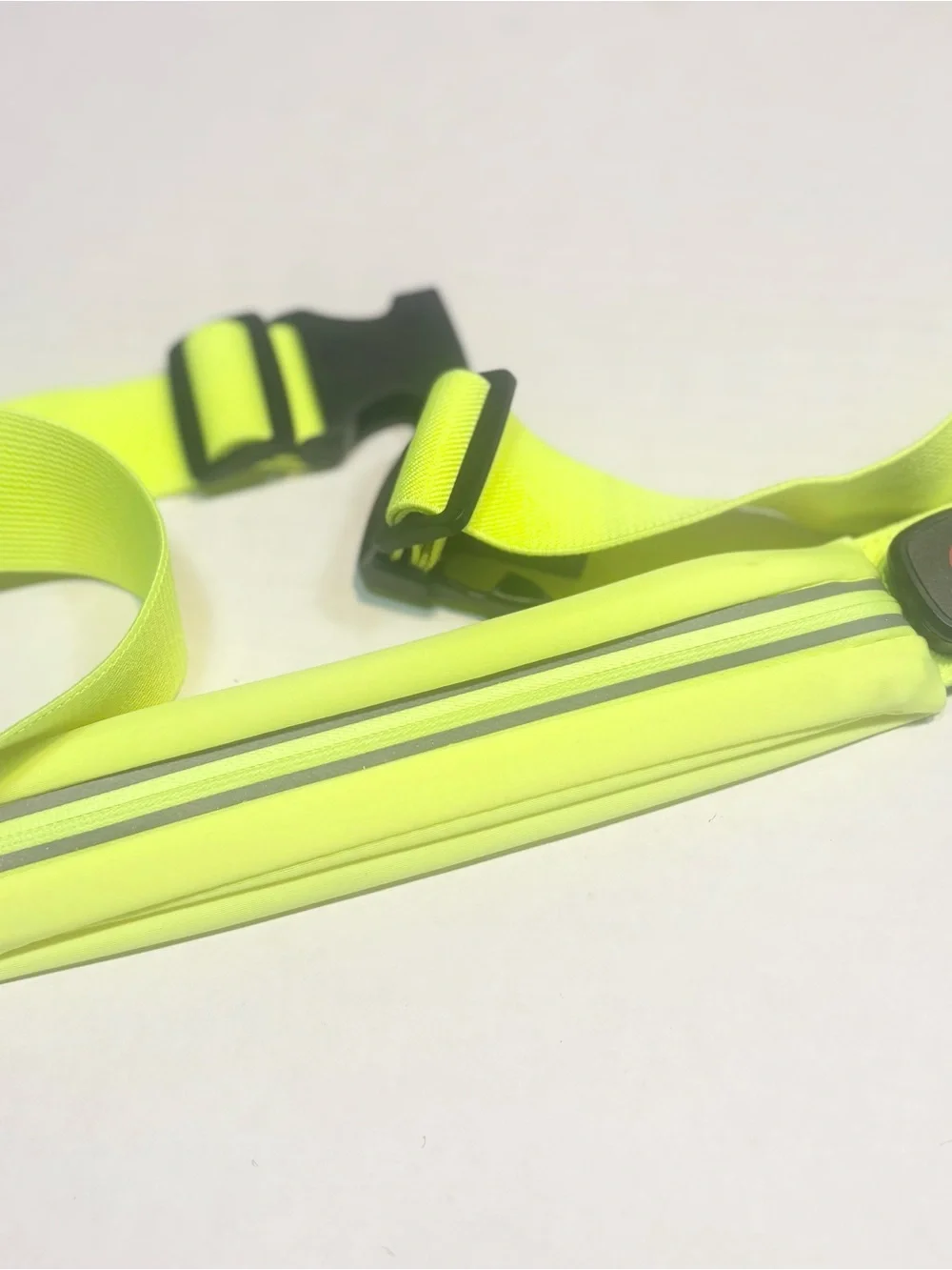 FitKicks FitZip neon illuminating waist pack LED safety lights night running